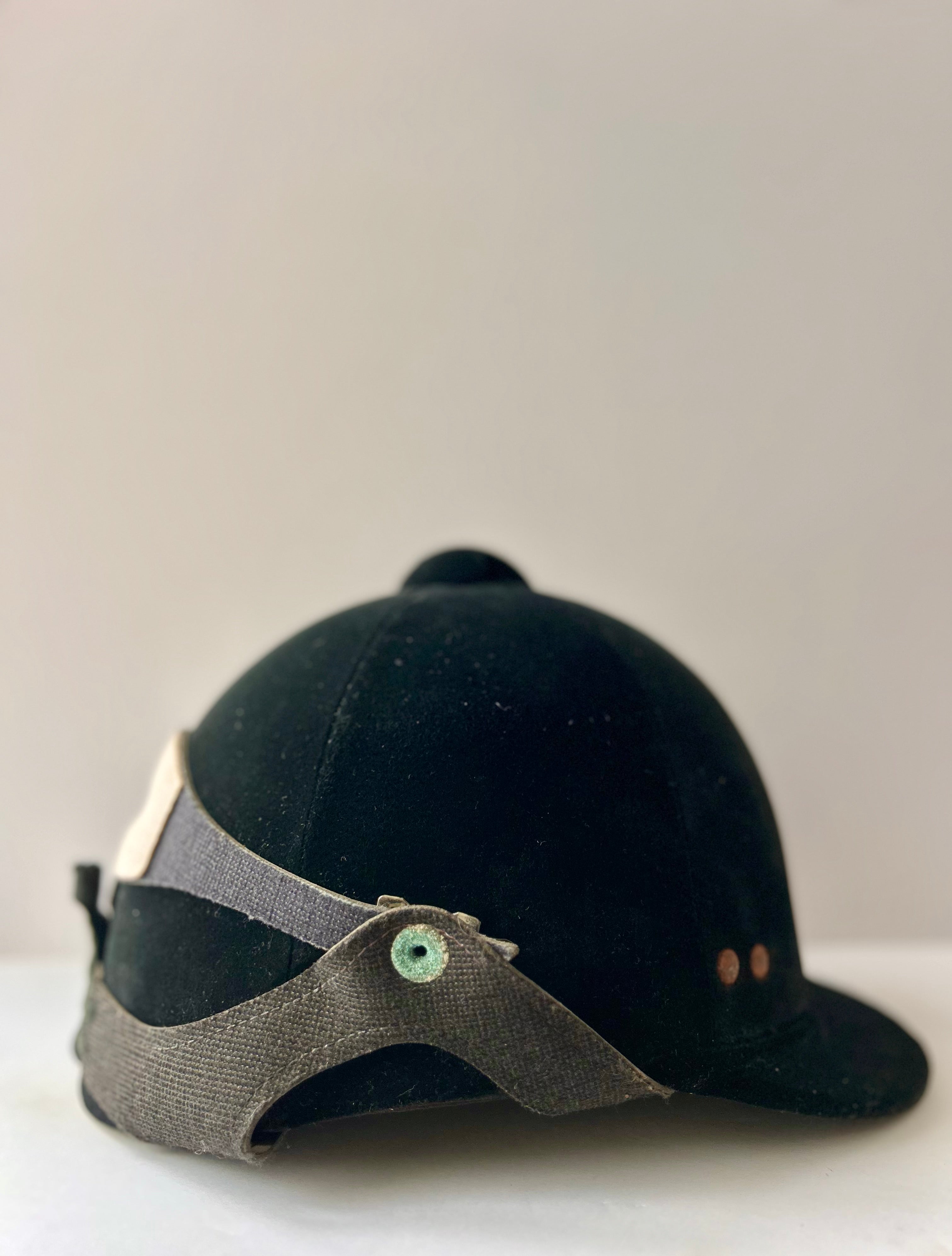 Vintage Velveteen Equestrian Rider Hat, English – The Bonnie